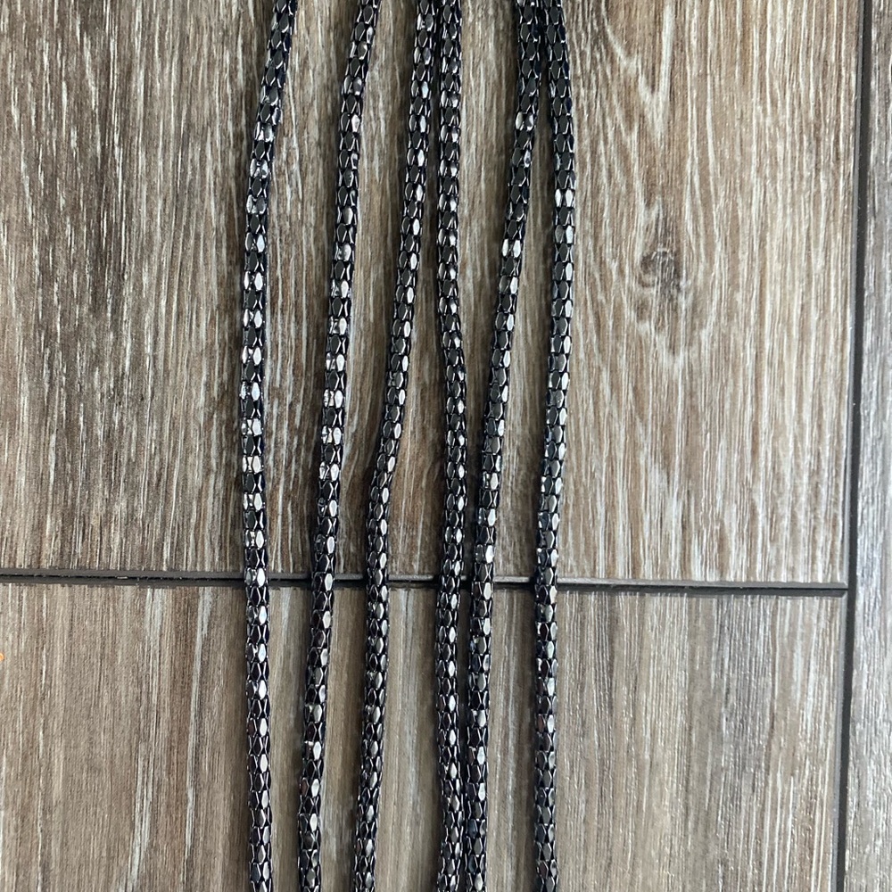 Danier Metallic Beaded Knot Belt/ woman’s one size - Picture 11 of 12